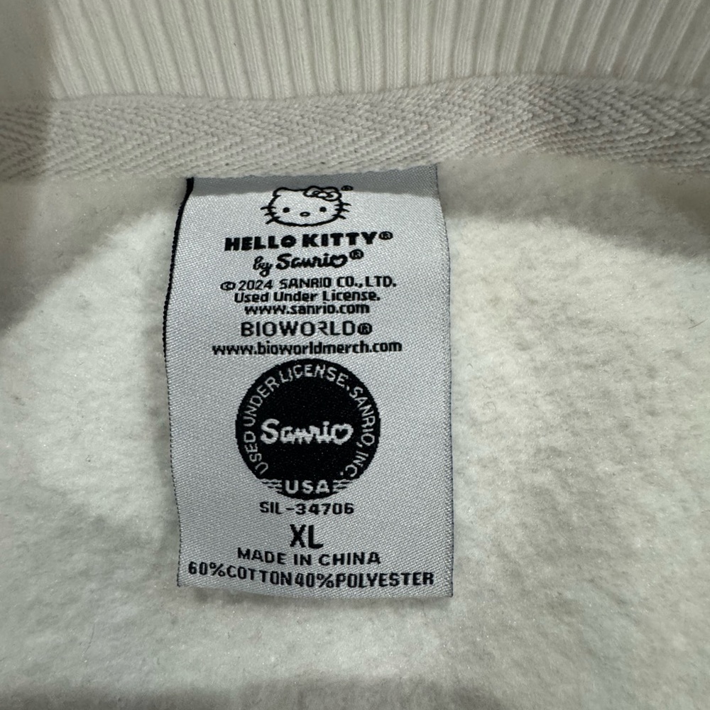 💕💕Hello kitty and winter bundle!!!🐱 ❄️ 🥶 - Picture 3 of 15